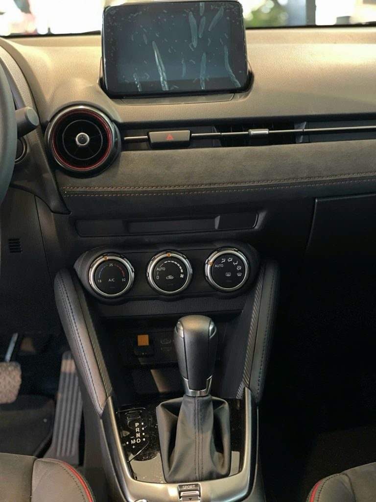 Ảnh thực tế Mazda 2 Sport 03
