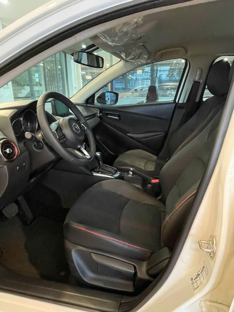 Ảnh thực tế Mazda 2 Sport 04