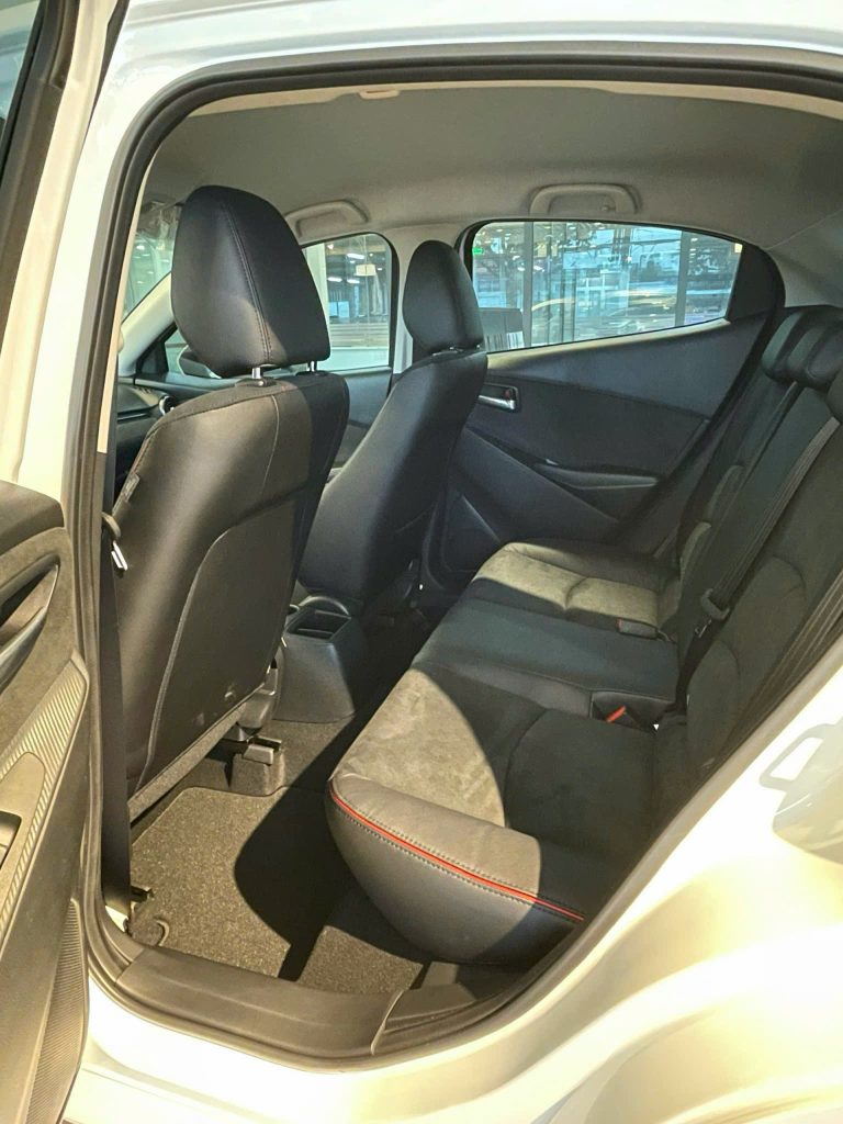 Ảnh thực tế Mazda 2 Sport 10